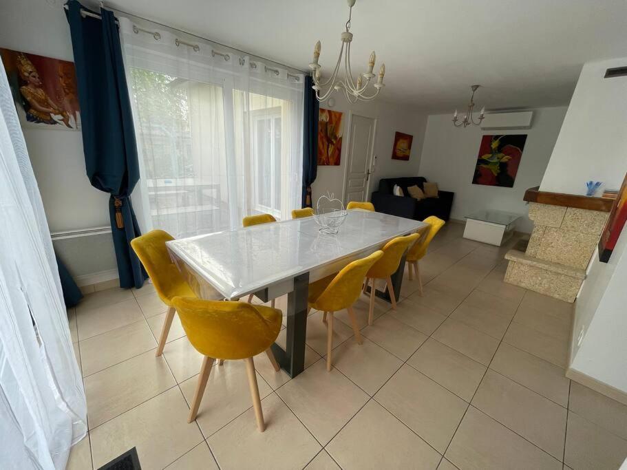 Maison De Vacances Familiale Ouistreham Bagian luar foto